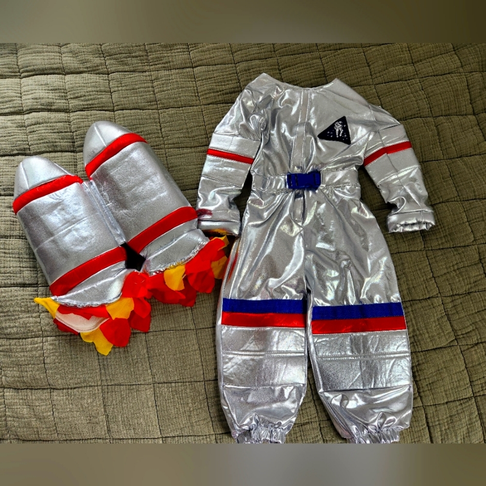 Pottery Barn Kids Silver Astronaut Costume (3T)
